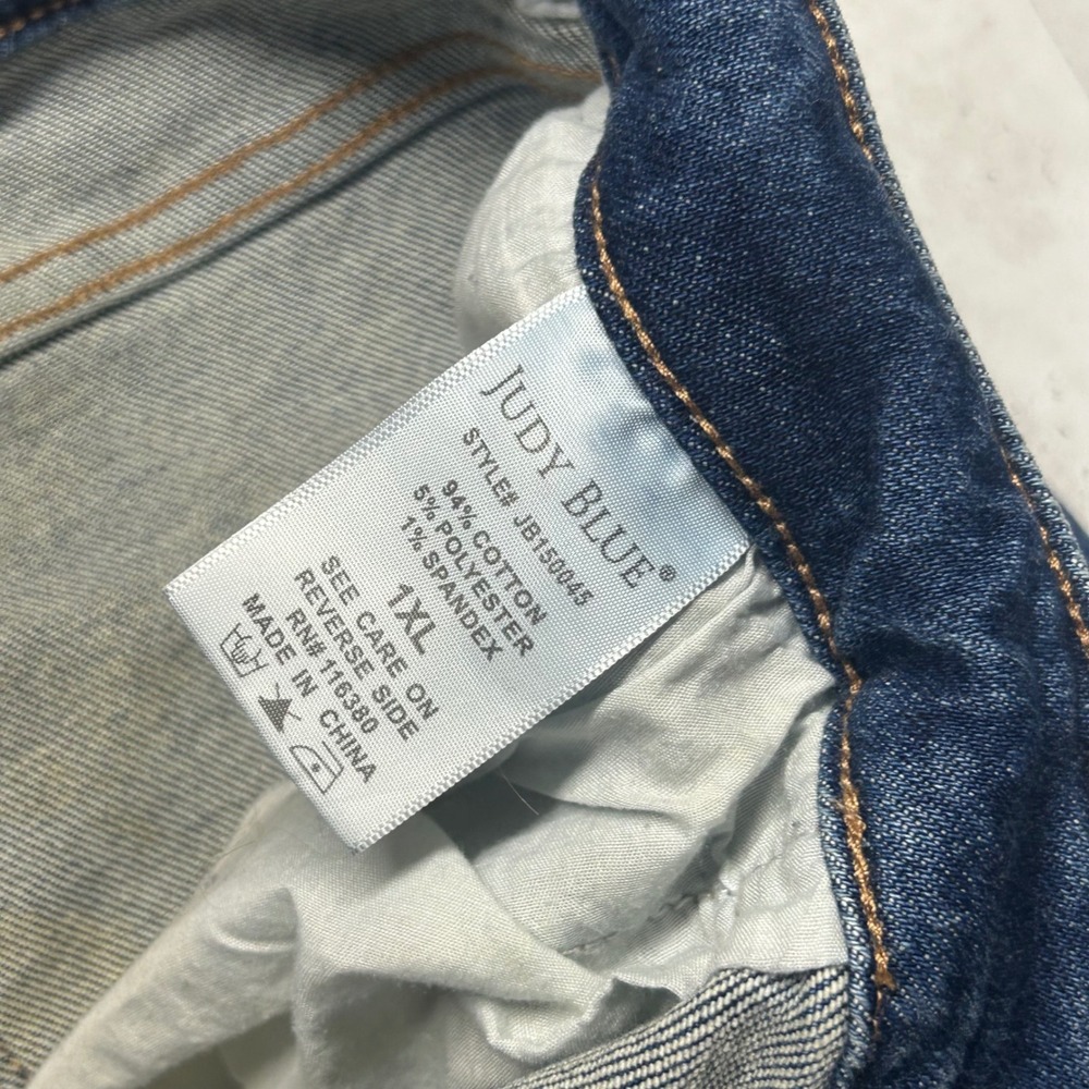 Judy Blue Distressed Denim Shorts Dark Wash Women 1XL Bermuda Raw Hem JB150045 - Picture 3 of 9